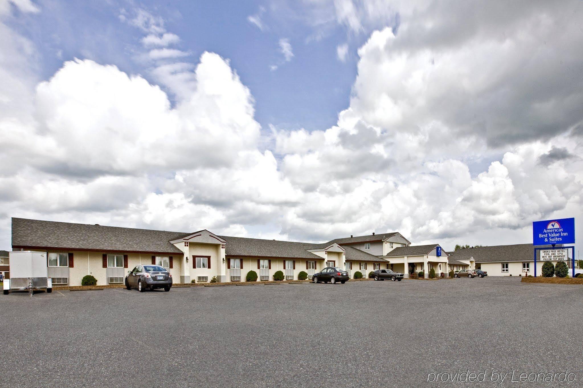 Americas Best Value Inn & Suites Thief River Falls Bagian luar foto