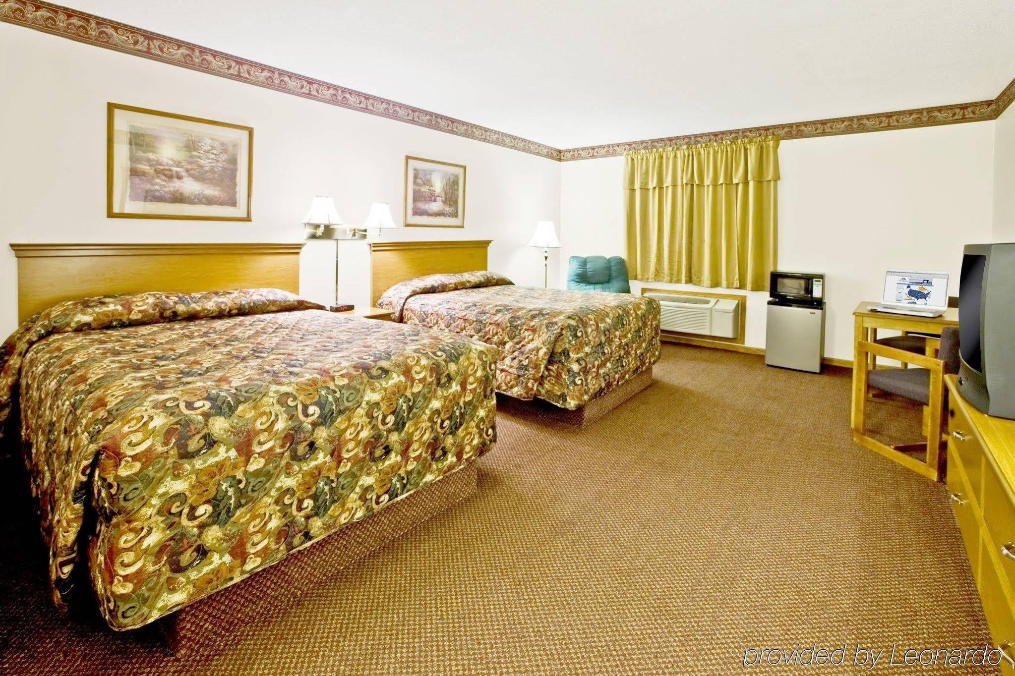 Americas Best Value Inn & Suites Thief River Falls Bagian luar foto