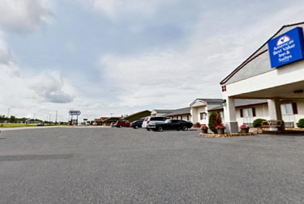 Americas Best Value Inn & Suites Thief River Falls Bagian luar foto
