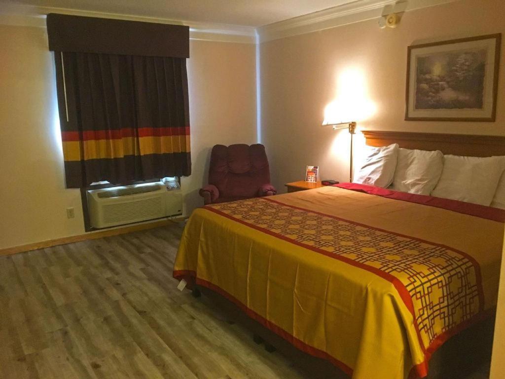 Americas Best Value Inn & Suites Thief River Falls Bagian luar foto