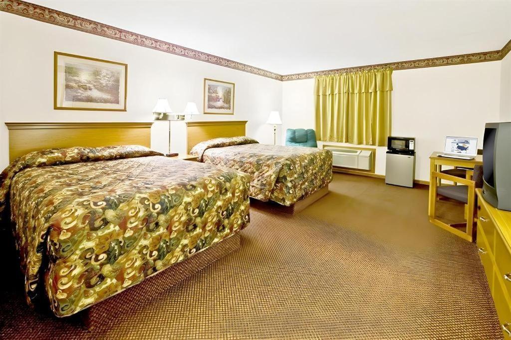 Americas Best Value Inn & Suites Thief River Falls Bagian luar foto