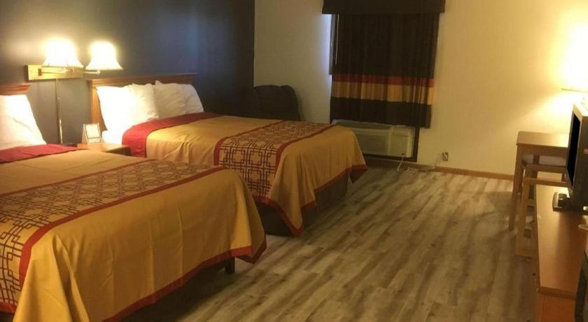 Americas Best Value Inn & Suites Thief River Falls Bagian luar foto