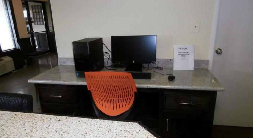 Americas Best Value Inn & Suites Thief River Falls Bagian luar foto