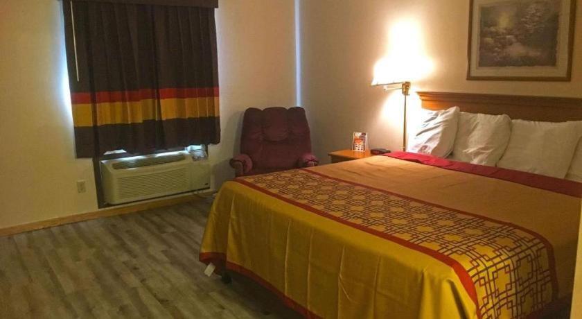 Americas Best Value Inn & Suites Thief River Falls Bagian luar foto
