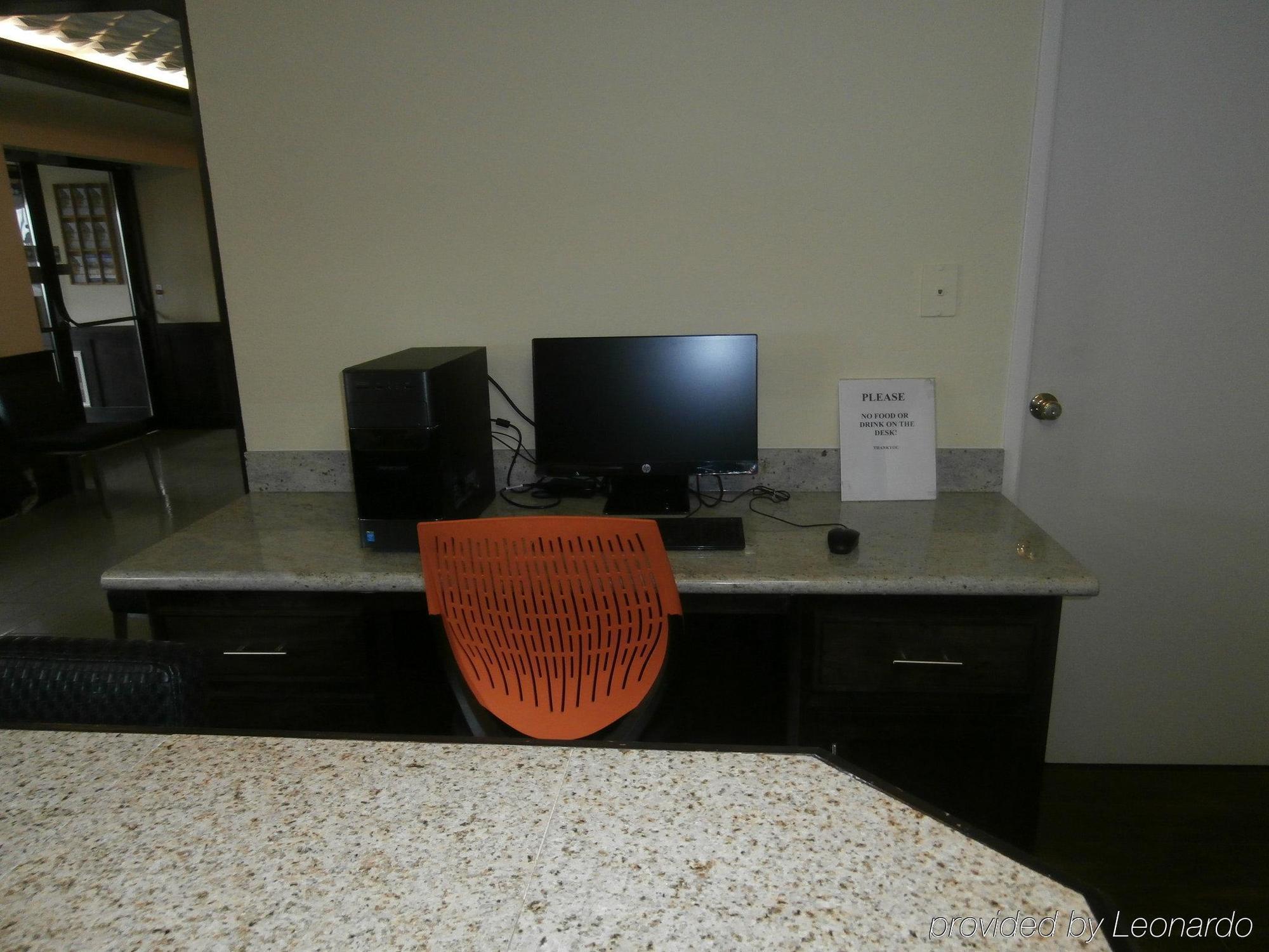 Americas Best Value Inn & Suites Thief River Falls Bagian luar foto