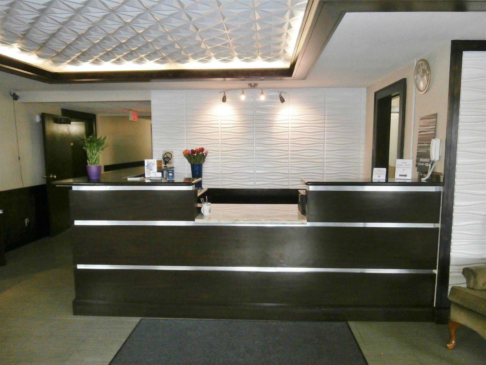 Americas Best Value Inn & Suites Thief River Falls Bagian luar foto