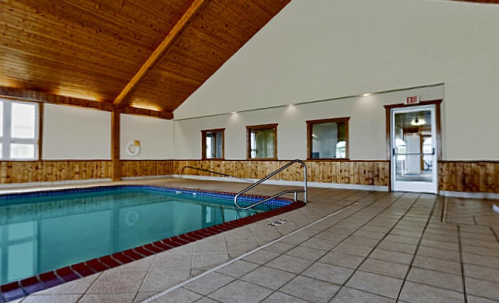 Americas Best Value Inn & Suites Thief River Falls Bagian luar foto
