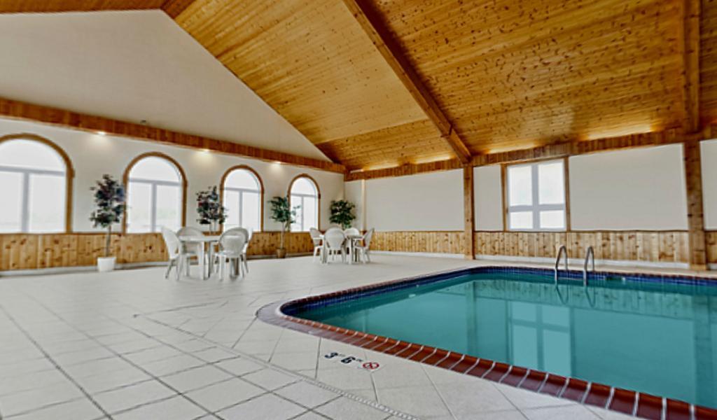 Americas Best Value Inn & Suites Thief River Falls Bagian luar foto