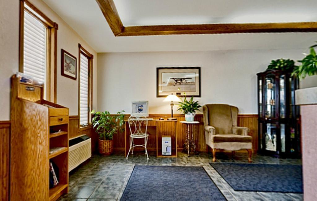 Americas Best Value Inn & Suites Thief River Falls Bagian luar foto